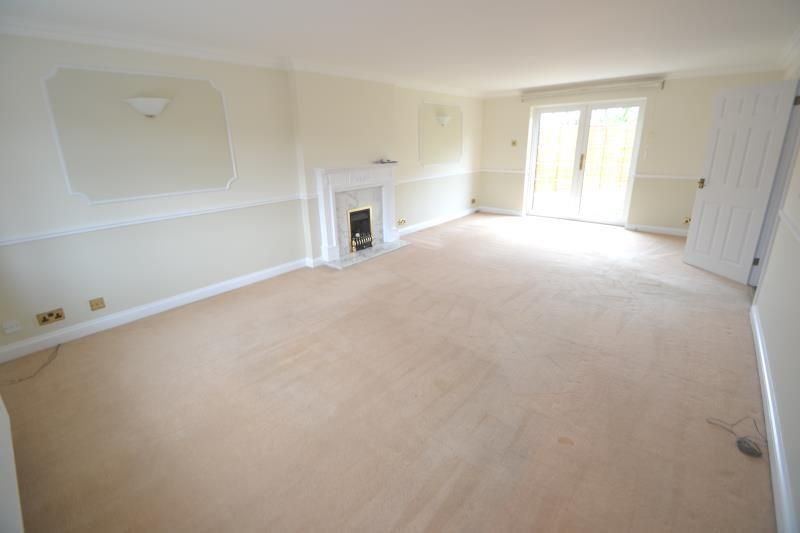 Property photo 3 of 7 Living Room_Med.Jpg
