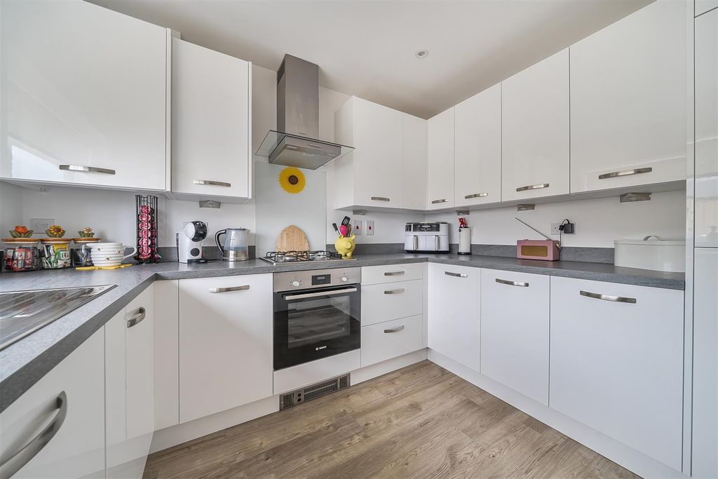 Property photo 2 of 21 Kitchen