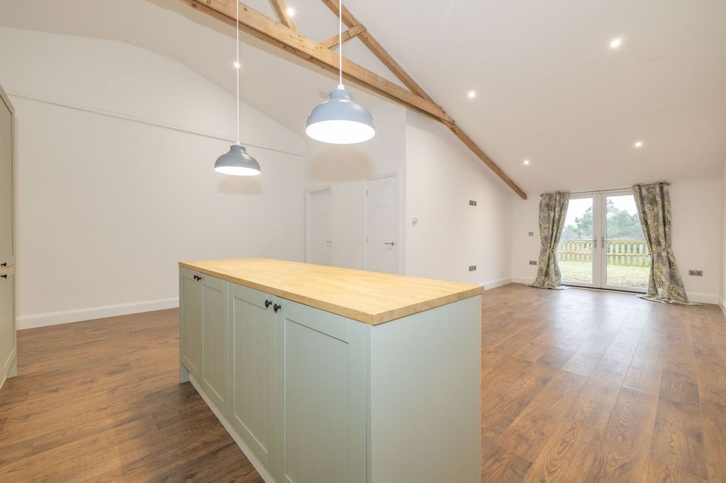 Property photo 3 of 11 Picture 3