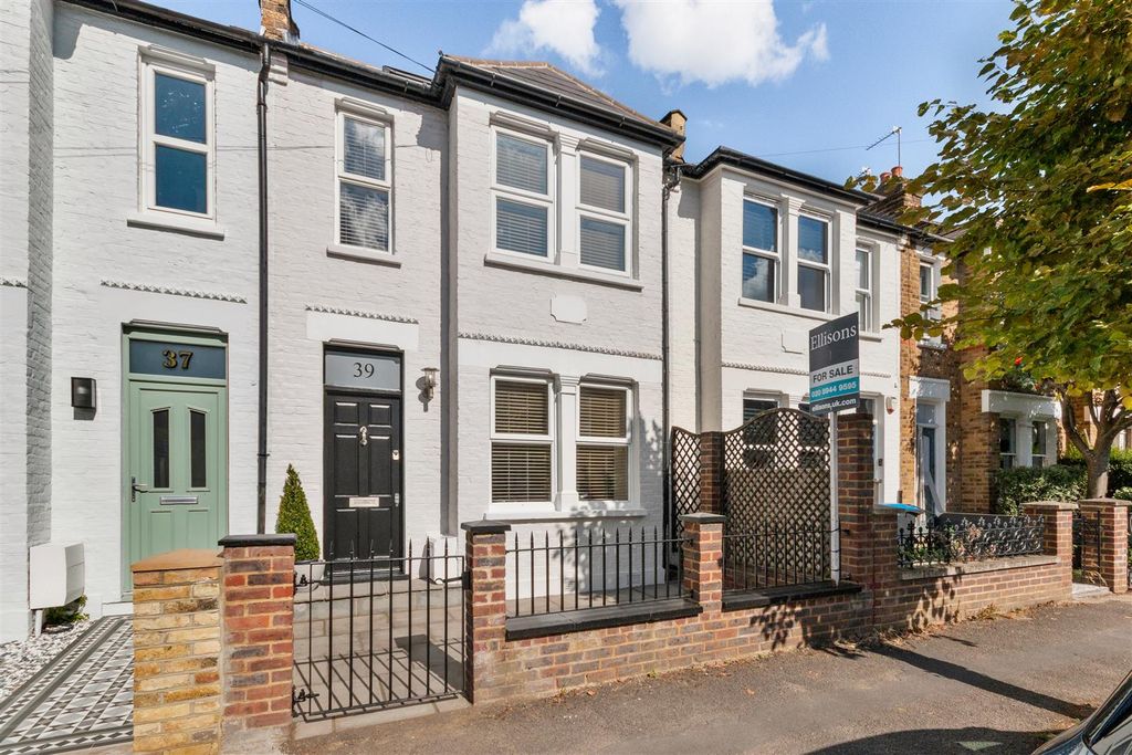 Property photo 1 of 12 External