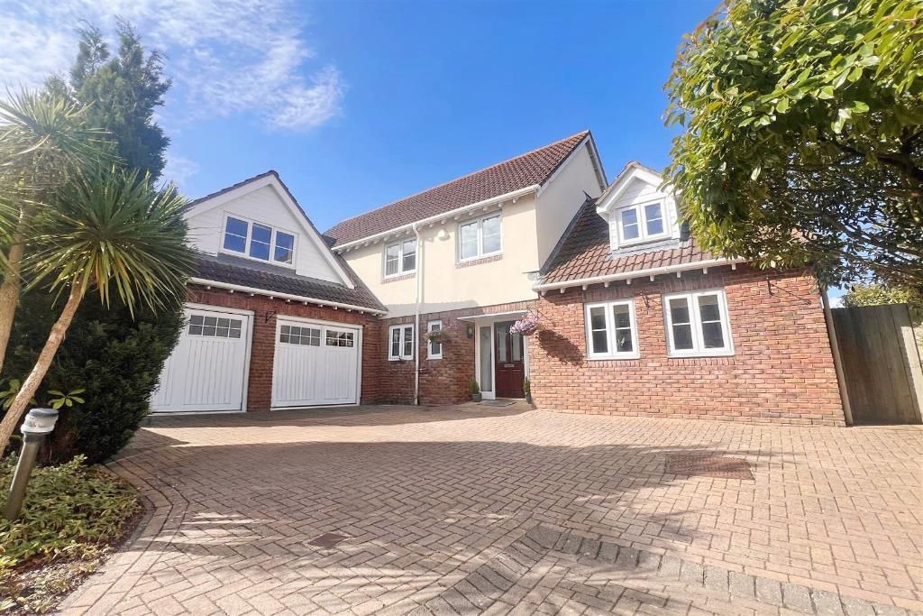 Property photo 1 of 32