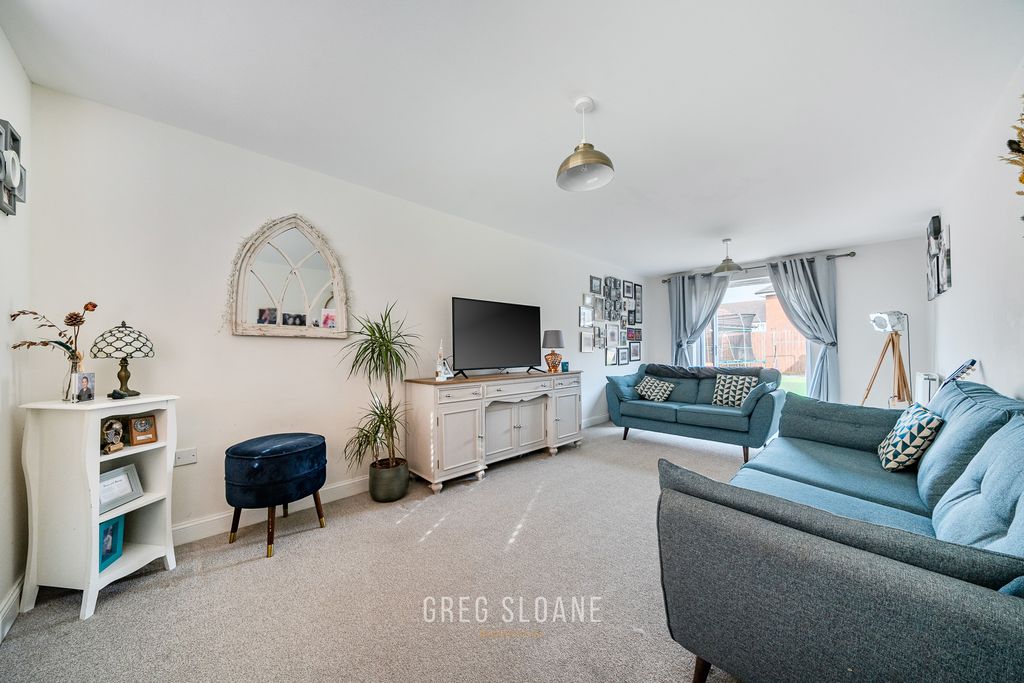 Property photo 3 of 19 1426142-16-69Bd7F7002Ffb