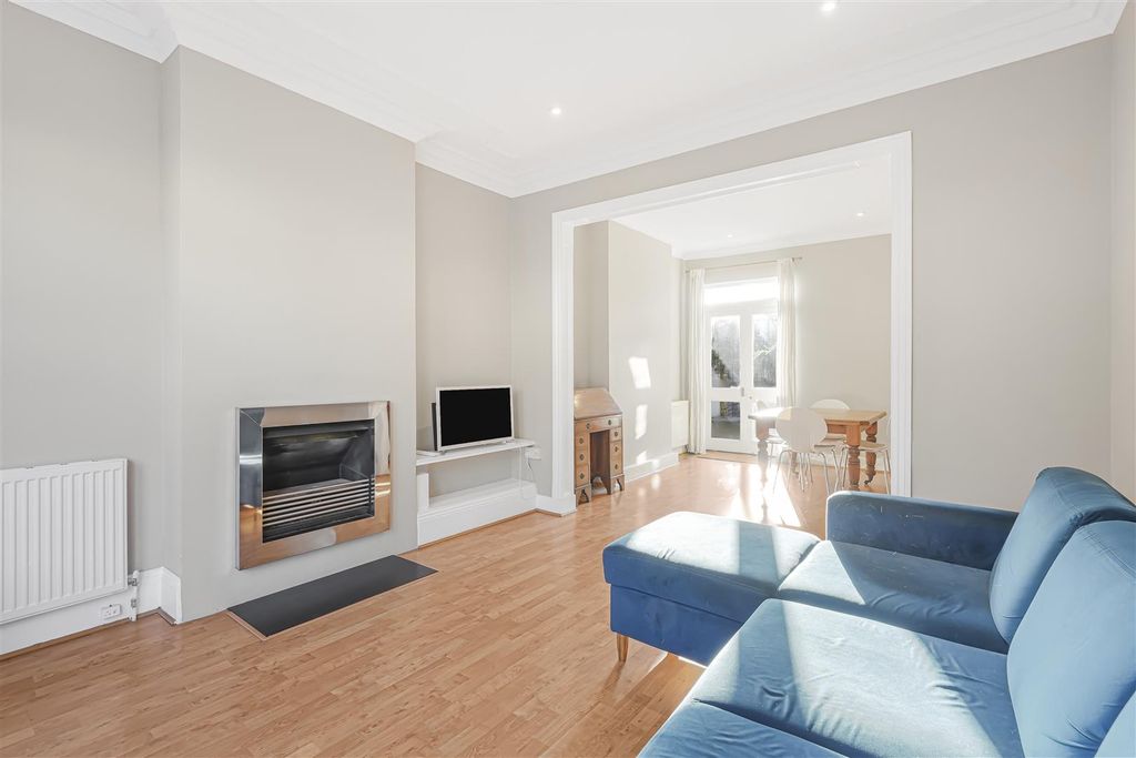 Property photo 3 of 11 Reception