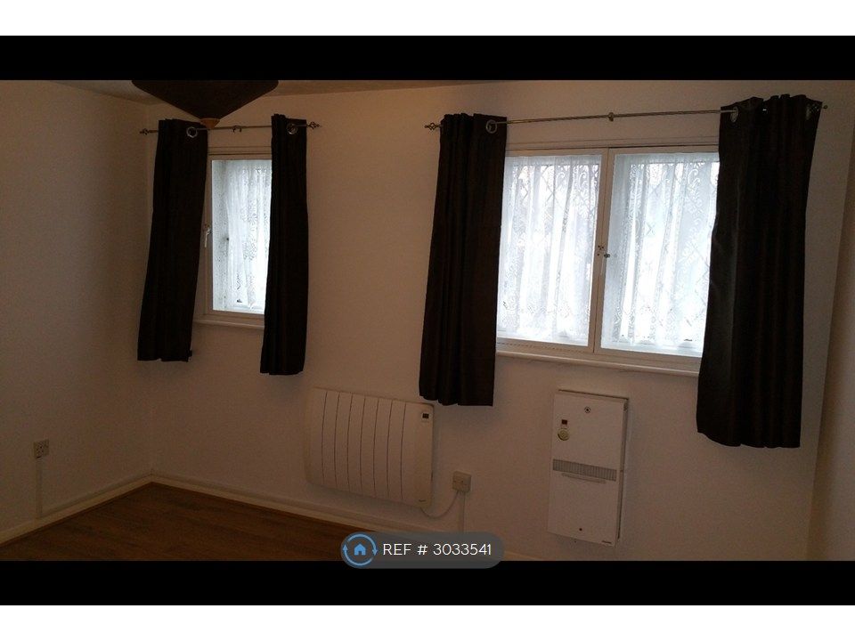 Property photo 3 of 11 Bedroom