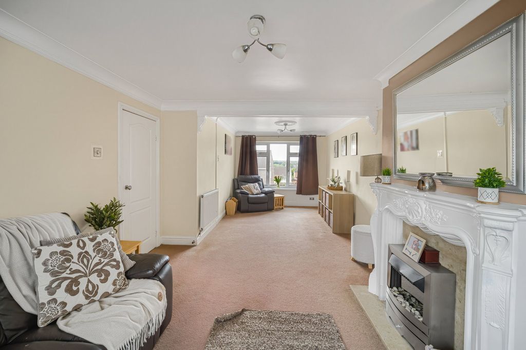 Property photo 2 of 26