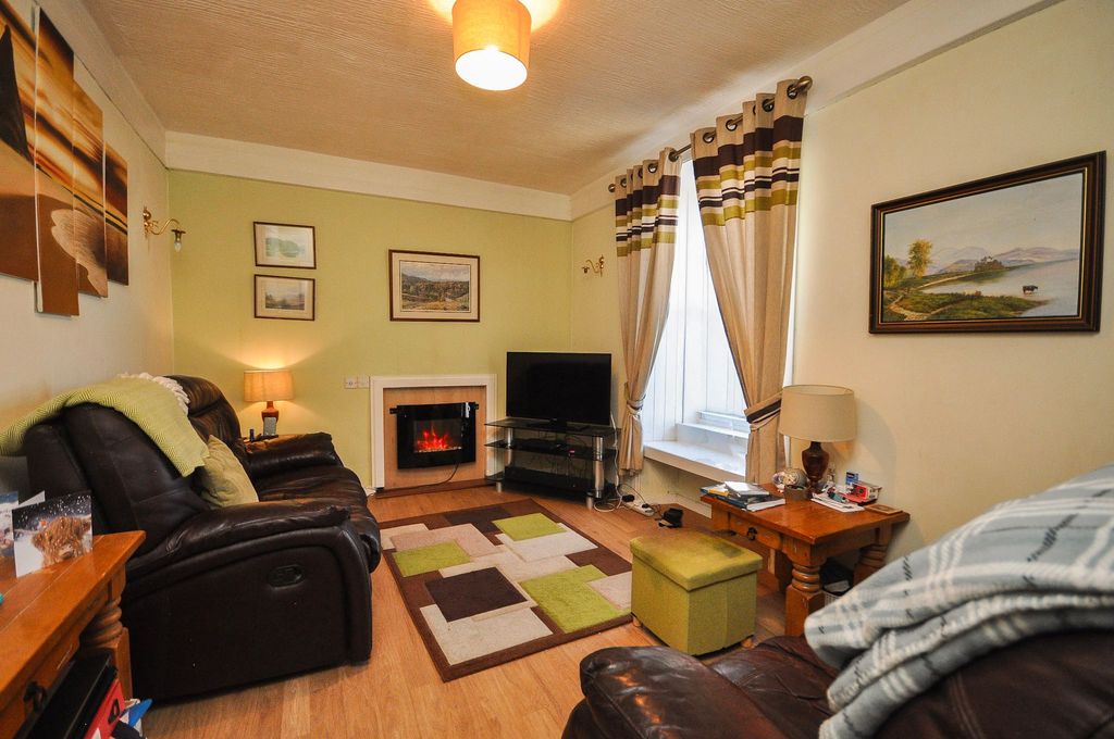 Property photo 2 of 19