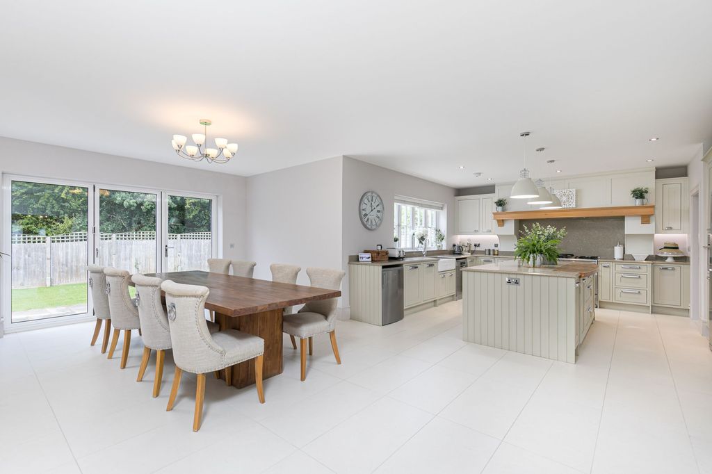 Property photo 2 of 35 Photo 29