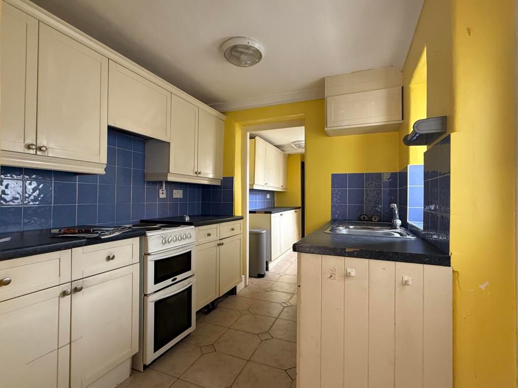 Property photo 2 of 10 Kitchen