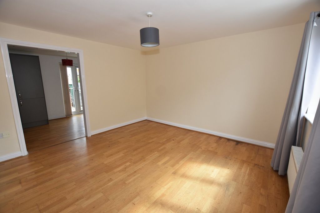Property photo 2 of 15 Lounge