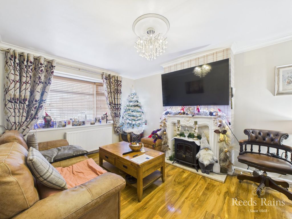 Property photo 2 of 17 Sitting Room