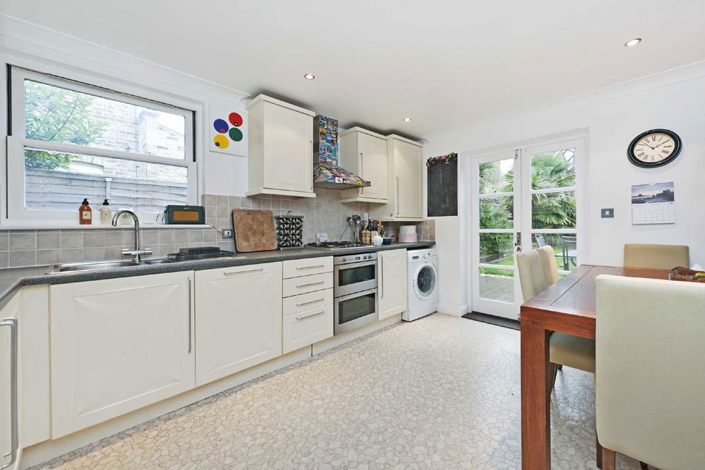 Property photo 3 of 7