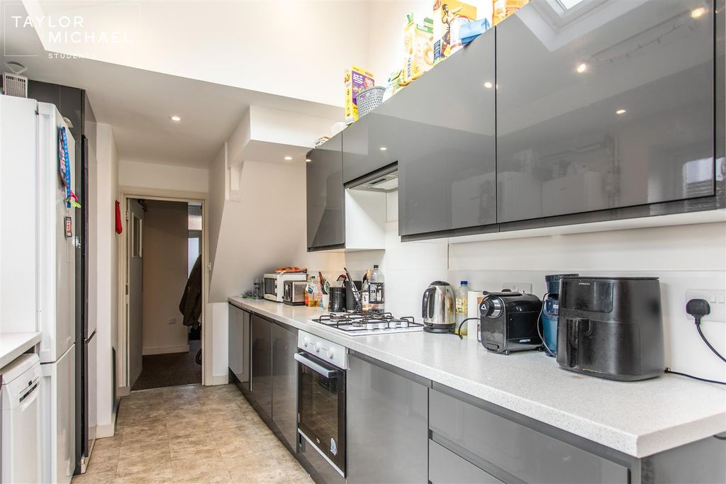 Property photo 3 of 13 Kitchen