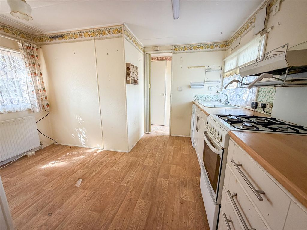 Property photo 3 of 12 Kitchen/Diner