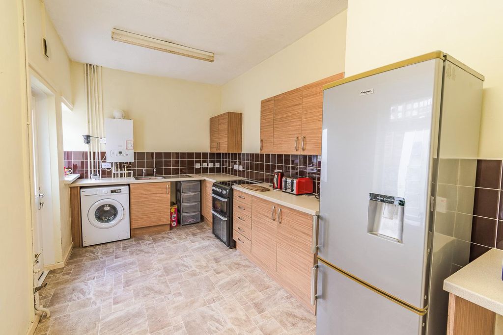 Property photo 3 of 16 Kitchen / Breakfast