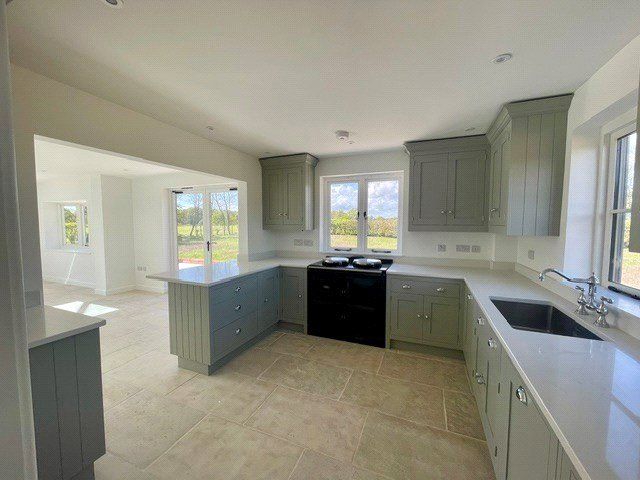 Property photo 3 of 17 Kitchen