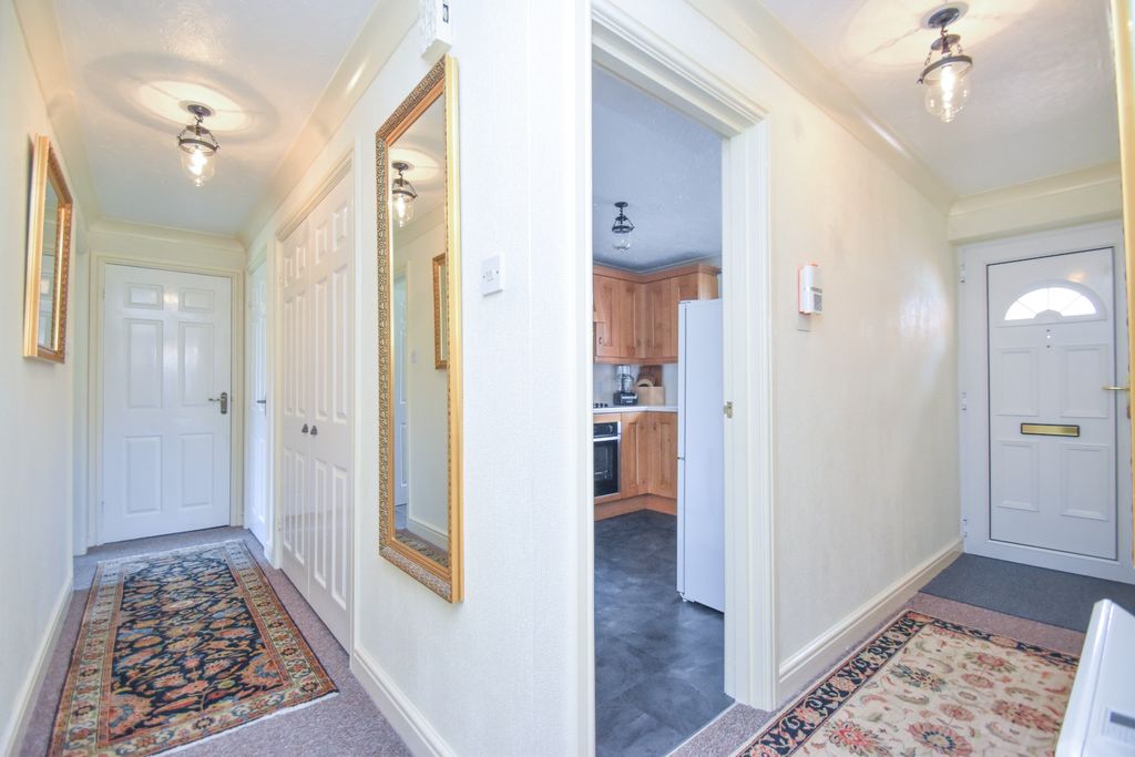 Property photo 3 of 11 Hallway