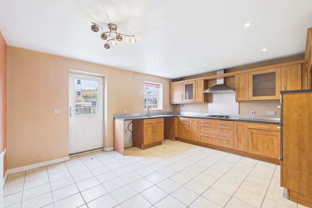 Property photo 2 of 21 Cam02279G0-Pr0065-Still005