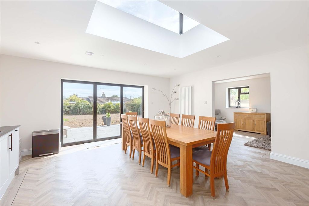 Property photo 3 of 24 Littlehamton Road_26.Jpg