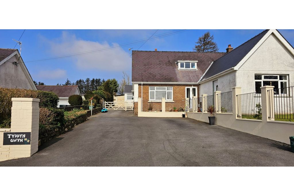 Property photo 2 of 72