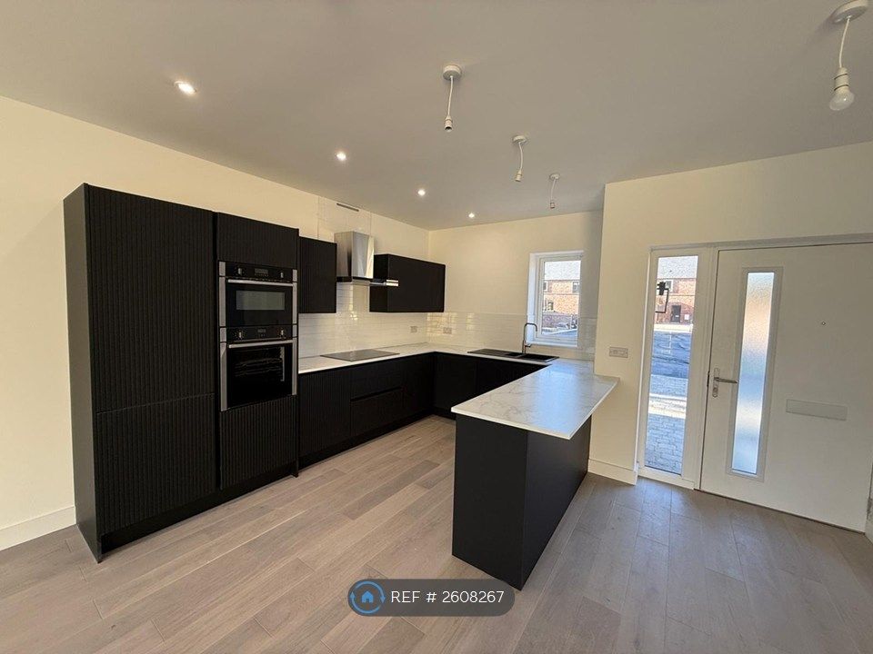 Property photo 2 of 11 Kitchen