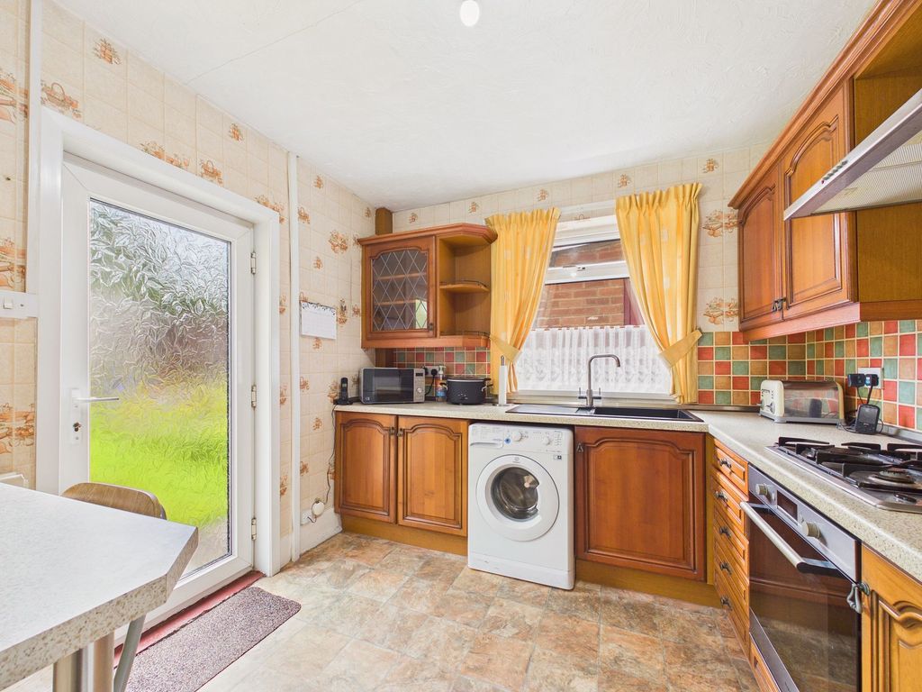 Property photo 2 of 12 Kitchen