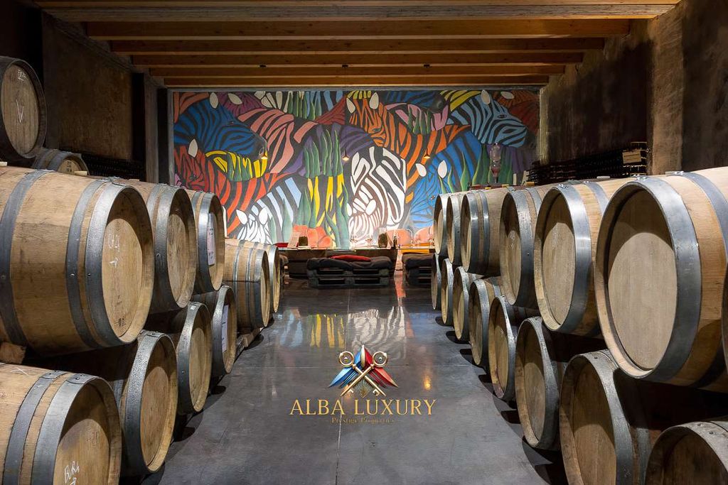 Property photo 1 of 38