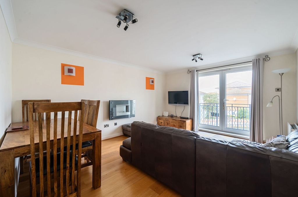 Property photo 3 of 12 1305306-4-683Eb5B...