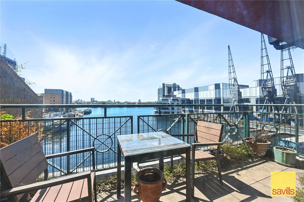 Property photo 1 of 17 Balcony