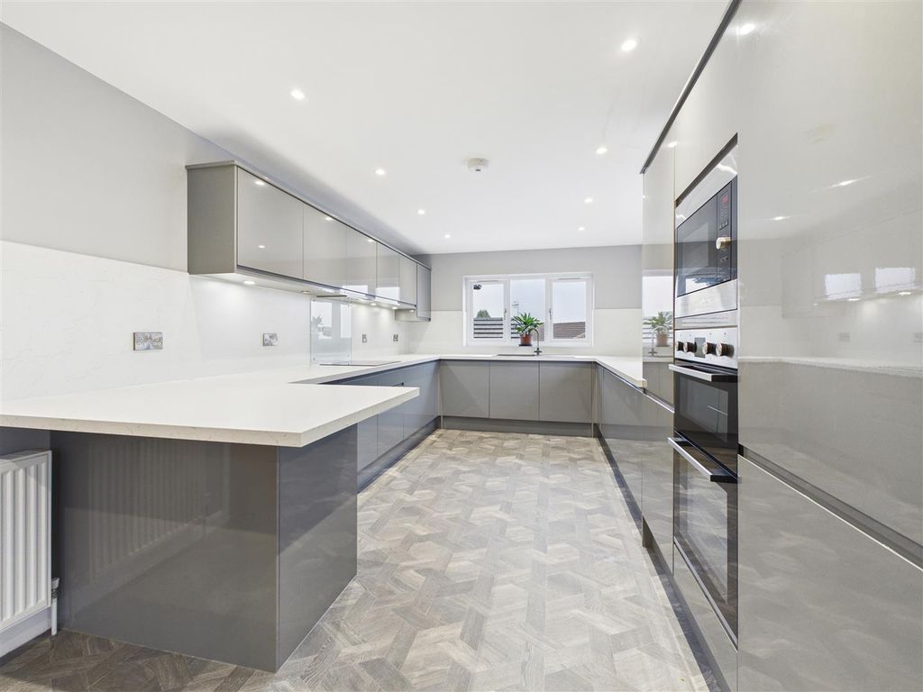 Property photo 2 of 22 Cam05476G0-Pr0117-Still001.Jpg