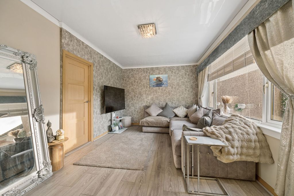 Property photo 3 of 25