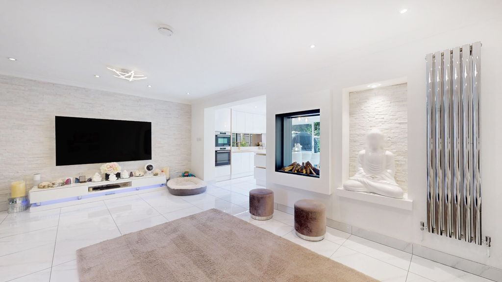 Property photo 1 of 20 4581031