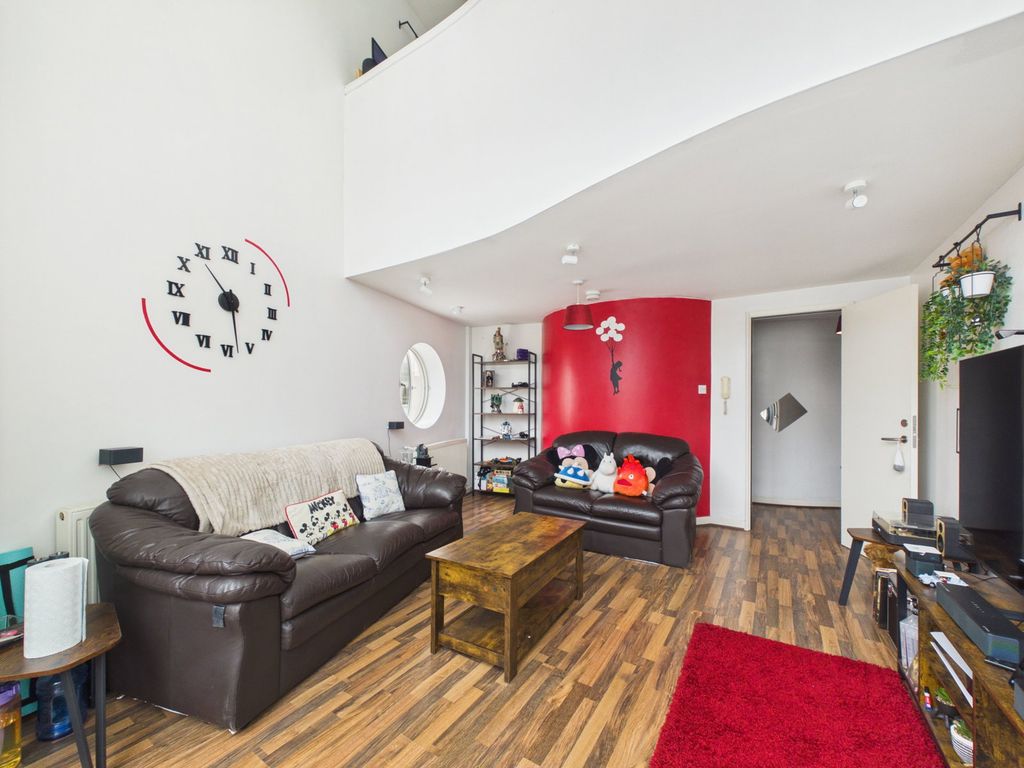 Property photo 3 of 42