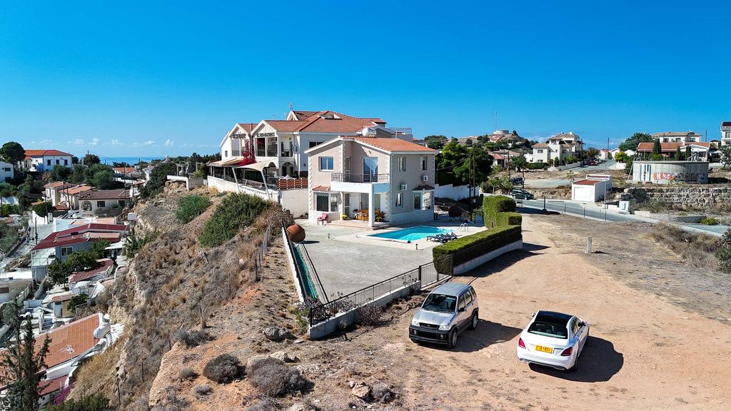 Property photo 2 of 26