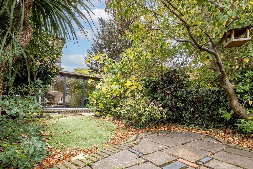 Property photo 2 of 25