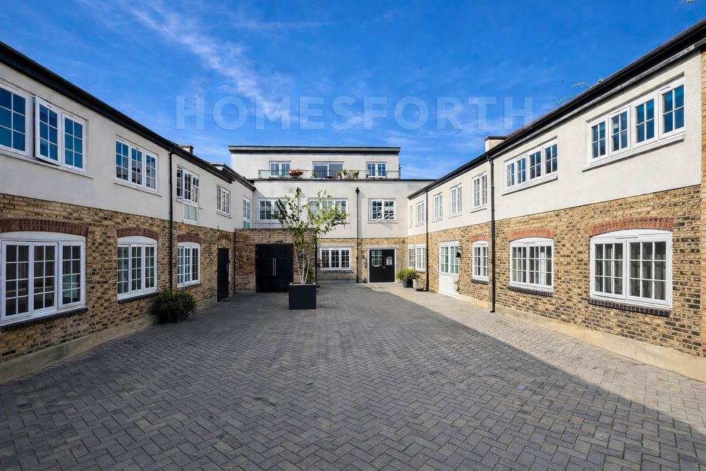 Property photo 2 of 18 Photo 18