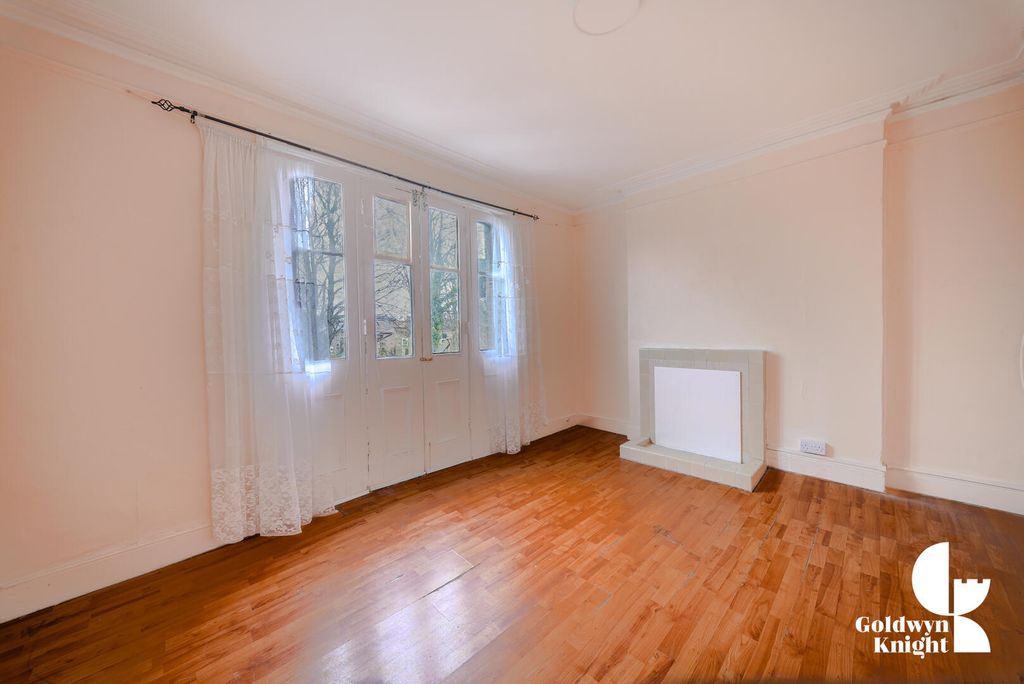 Property photo 1 of 8 Living Room