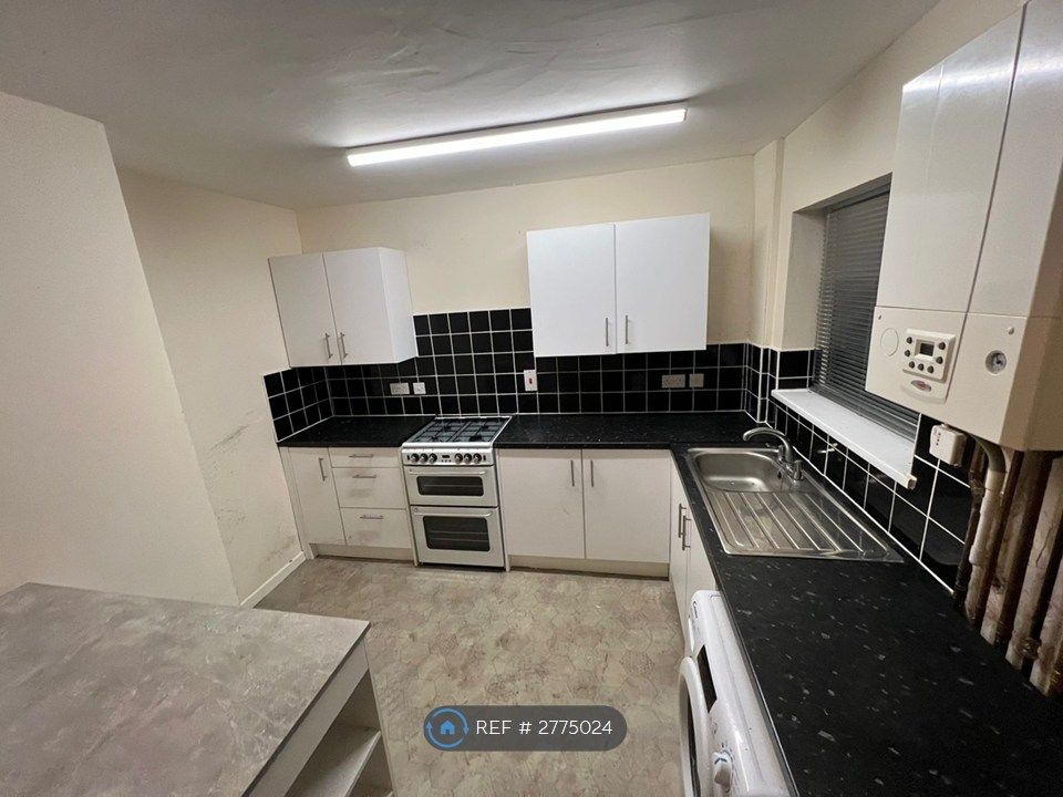 Property photo 3 of 9 Kitchen