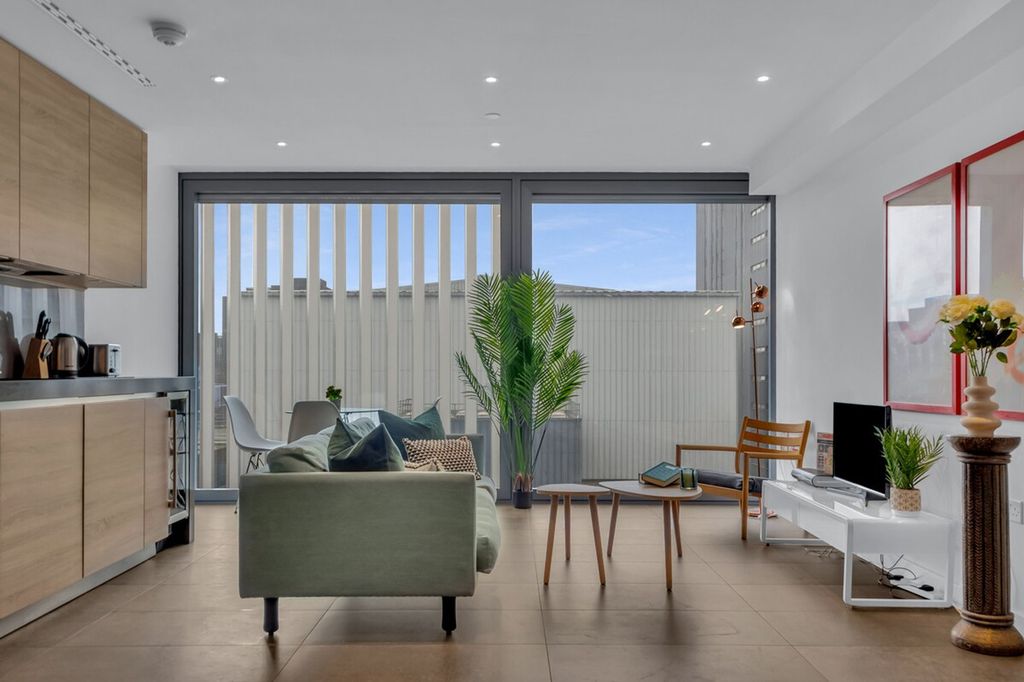 Property photo 1 of 13 Living Room