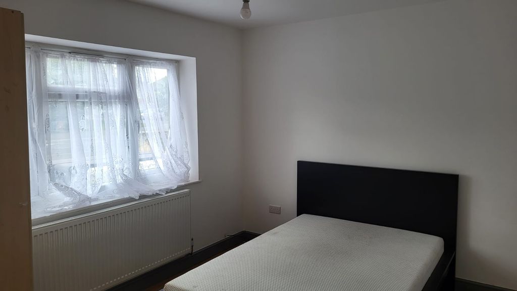 Property photo 3 of 8 Gallery