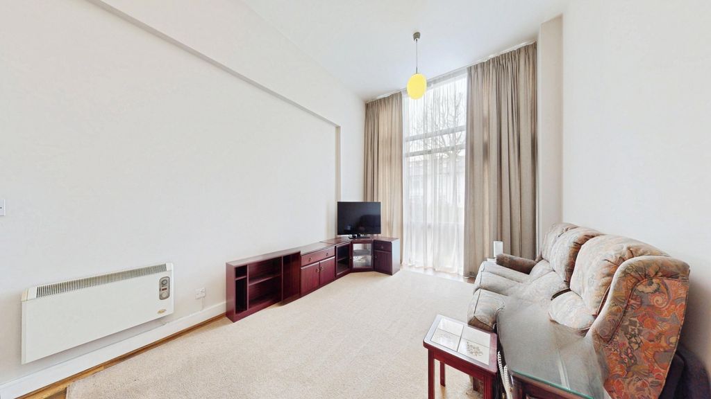 Property photo 2 of 8