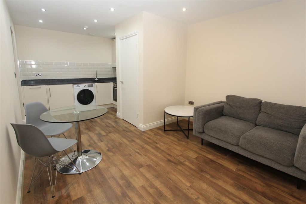Property photo 1 of 6 Bright Open-Plan Living With Modern Furnishings...
