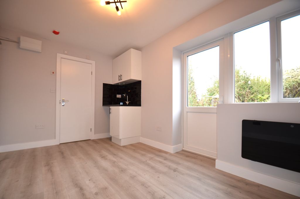 Property photo 1 of 3 R3 Bedroom