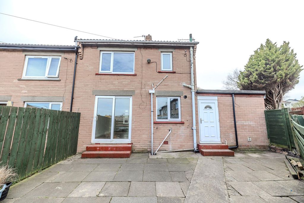 Property photo 2 of 28 Rear Garden