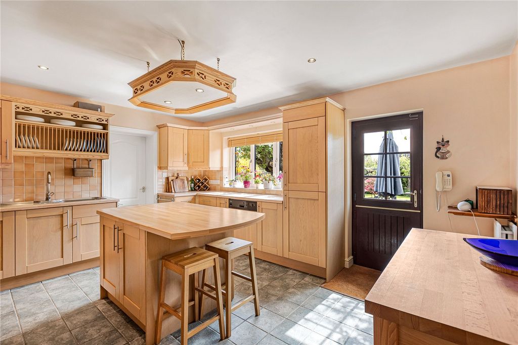 Property photo 2 of 25 Picture No. 31