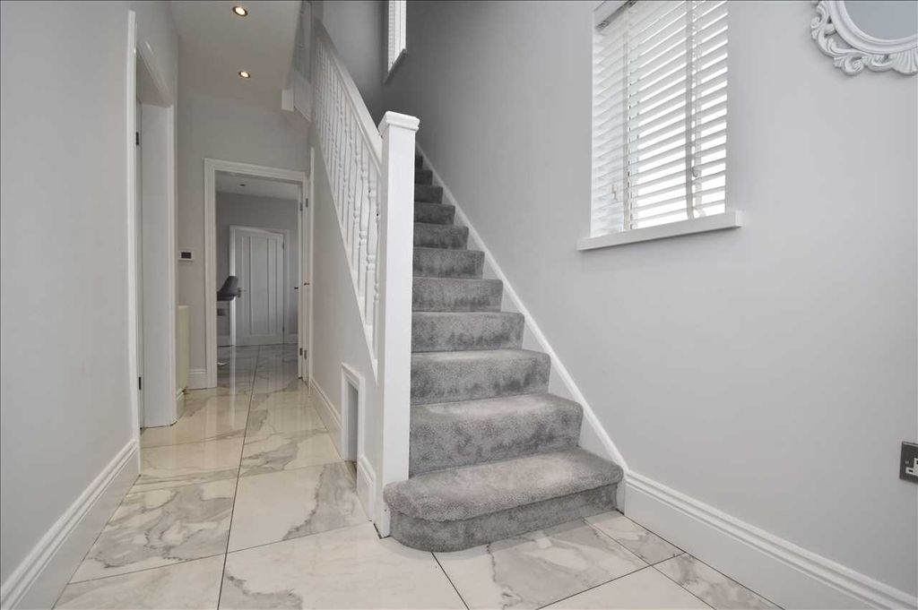 Property photo 2 of 19 Hall