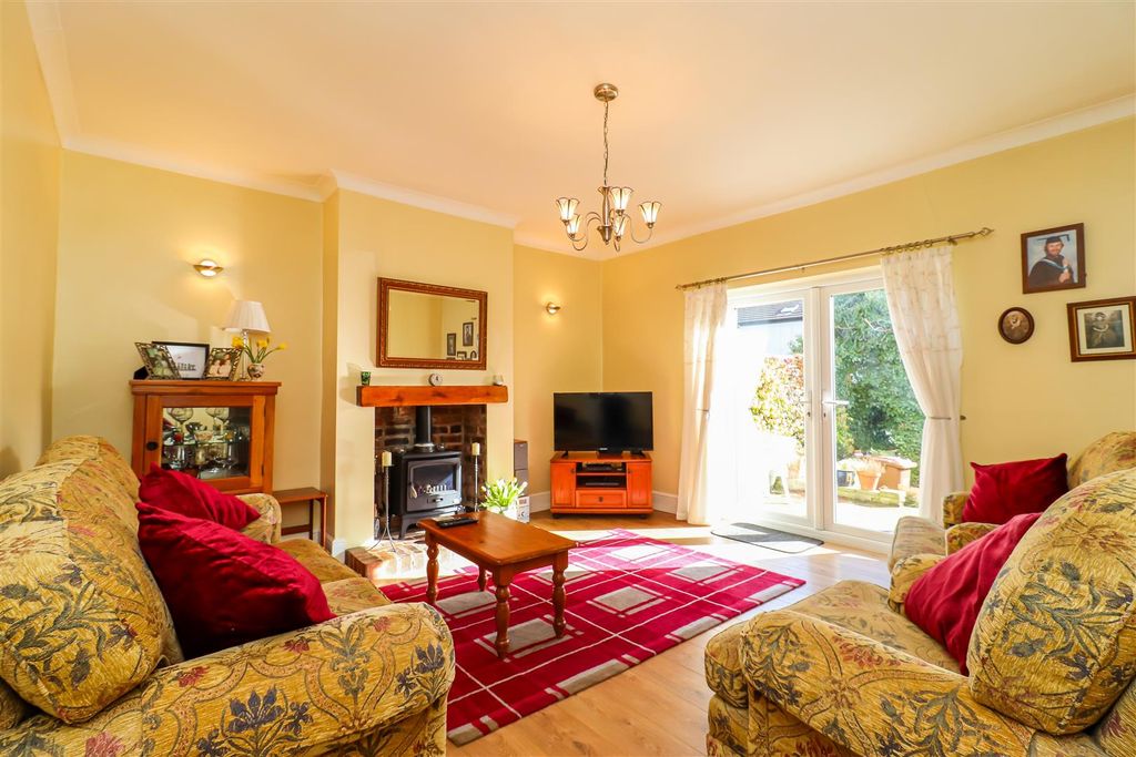 Property photo 3 of 11 Living Room