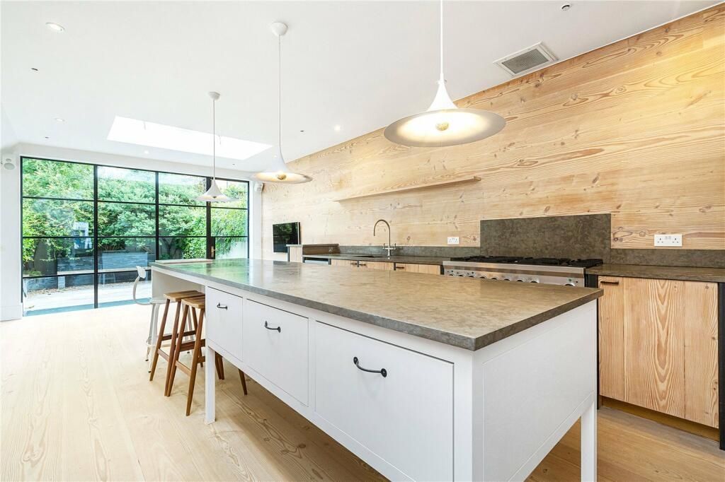 Property photo 1 of 24 Rumbold