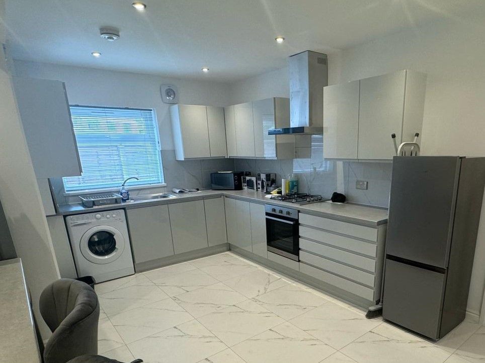 Property photo 1 of 29 5 Bedroom Semi-Detached House To Let