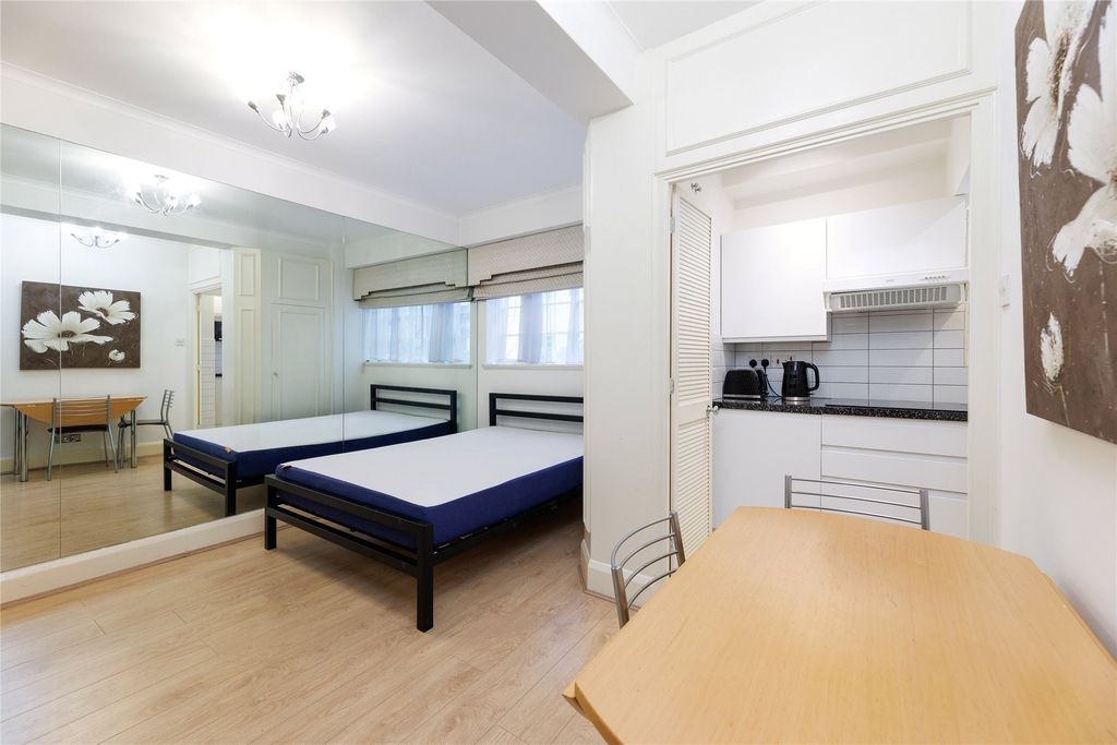 Property photo 3 of 11 Studio