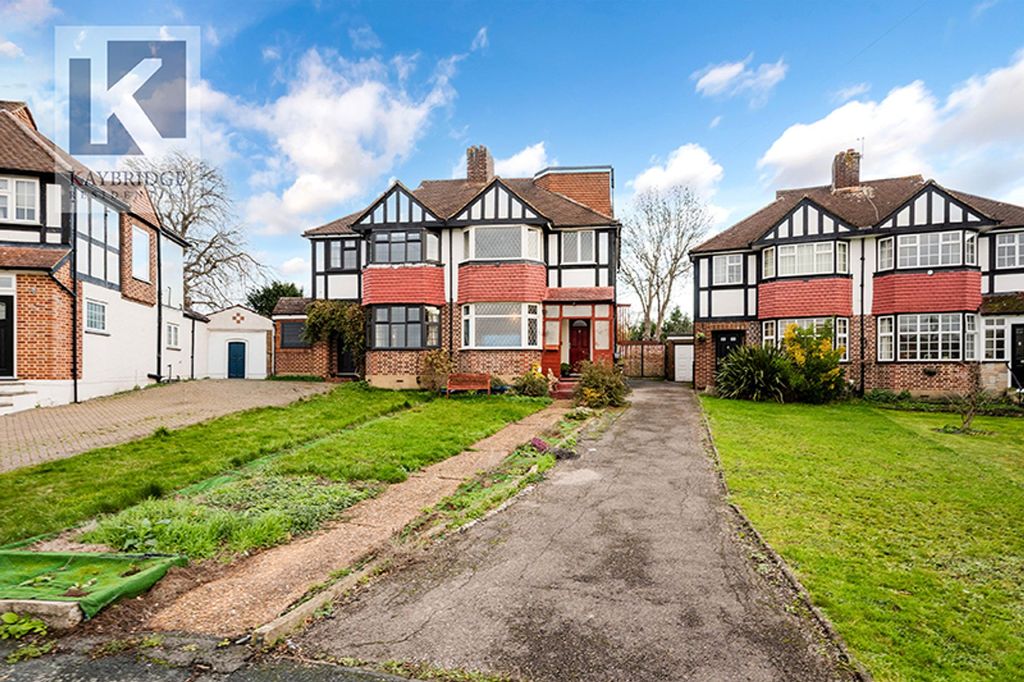 Property photo 1 of 16 Parklawn Avenue, Epsom - Kt18 7Sj